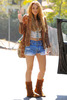 miley-cyrus-fashionista-pana-in-varful-degetelor_3_size1