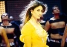 Kareena-Kapoor-in-Milenge-Milenge-wallpapers-2