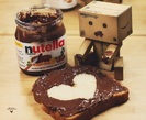 Cutiuta isi unge paine cu nutella :))