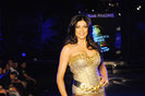 sushmita-sen-on-the-ramp-at-blenders-pride-fashion-tour-2010-stills-54