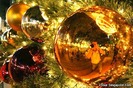 christmas-in-singapore-christmas-tree-ornaments