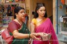 37140-sulochana-and-archana-buying-vegetable