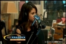 normal_Selena-Gomez-and-Taylor-Swift-Gift-Giving5Bwww_savevid_com5D_flv_000031298