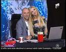 andreea-balan-s-a-asezat-aproape-dezbracata-in-poa