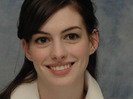 anne-hathaway-339601l-poza