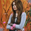 x.Da Justin,cu Shakira.Nuu!Nu cu Shakira.Cu Sely :]