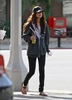 normal_74683_SelenaGomez_HeadedtoBroncoBurritoinLosAngelesCaliforniaonJanuary162011_By_oTTo6_122_405