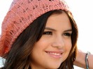 selena-gomez-wallpapers-2011-448x336