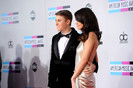 Selena+Gomez+Justin+Bieber+2011+American+Music+gOTrHN9LjuIl