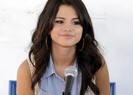 selena-gomez-thankyou-scarl