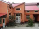 [o casa modesta]