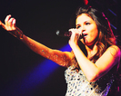 selena-selena-gomez-26102254-500-402