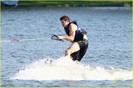 miley-cyrus-liam-hemsworth-orchard-lake-09