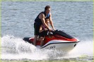 miley-cyrus-liam-hemsworth-orchard-lake-10