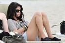 Selena-Gomez--cu-pasarica-la-vedere--poze-