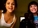 demi and selena guest 022