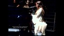Demi Lovato - Skyscraper (Live in New York - fan video) 1060