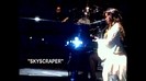 Demi Lovato - Skyscraper (Live in New York - fan video) 1072