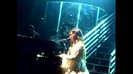 Demi Lovato - Skyscraper (Live in New York - fan video) 1819