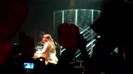 Demi Lovato - Skyscraper (Live in New York - fan video) 1874