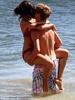 justin_bieber_selena_gomez_kissing_hawaii_342x456