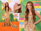 Miley-Cyrus-pe-covorul-rosu-la-gala-Kids-Choice-Awards-2011