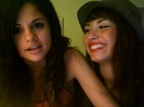 demi lovato and selena gomez with SPECIAL GUEST!!! 1284