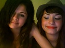 demi lovato and selena gomez with SPECIAL GUEST!!! 1422