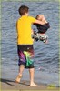 selena-gomez-justin-bieber-siblings-beach-16