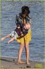 selena-gomez-justin-bieber-siblings-beach-18