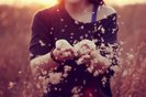 flowers-girl-hands-lovely-photography-Favim_com-188018_large