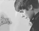 Nu pot sa cred k nu mi`a zis nimic!!:@:@:@ m`a tratat k pe un idiot mintindu`ma