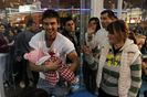 nebunie-la-prima-sesiune-de-autografe-a-trupei-lala-band-2-500-de-fani-s-au-impins-sa-si-vada-idolii
