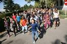 tinerii-din-la-la-band-dau-maine-startul-distractiei-cu-flashmob-ul-din-pariu-cu-viata