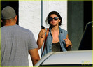 selena-gomez-tan-florida-07