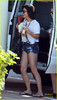 selena-gomez-tan-florida-10