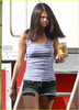 selena-gomez-pickle-set-06