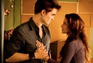 robert-pattinson-kristen-stewart-twilight-breaking-dawn-movie-image