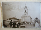 PALOSENII PE PODICIUL DIN MIJLOCUL SATULUI DUPA IESIRE DIN BISERICA LA SFAT - fotografie din anii  d