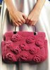 Cartera fuccia flores relieve
