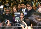 103494-amitabh-bachchan-with-family-members-after-receiving-the-best-a