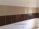 Faianta_maro_si_crem_striate_1
