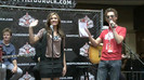 Demi Lovato  Live at Glendale Galleria  in LA for Cambio in HD 00292