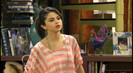 ♭ Doar dak :X:X ,Brooke canta in hartie igienica din cap pana.n picioare =]]]