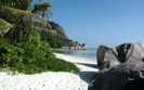00546_lonelybeach_2560x1600