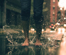 Iar noua , noua , noua nu ne va mai canta..nicio chitara , pe`o plaja goala..undeva<3