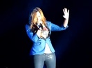 Demi Unbroken Live In Panama (940)