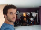 Cum adica nici nu m`am atins de ea ? Nu vezi ca beau ?