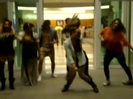 Demi Dançando Na Porta Do Hotel RJ 025
