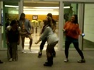 Demi Dançando Na Porta Do Hotel RJ 061